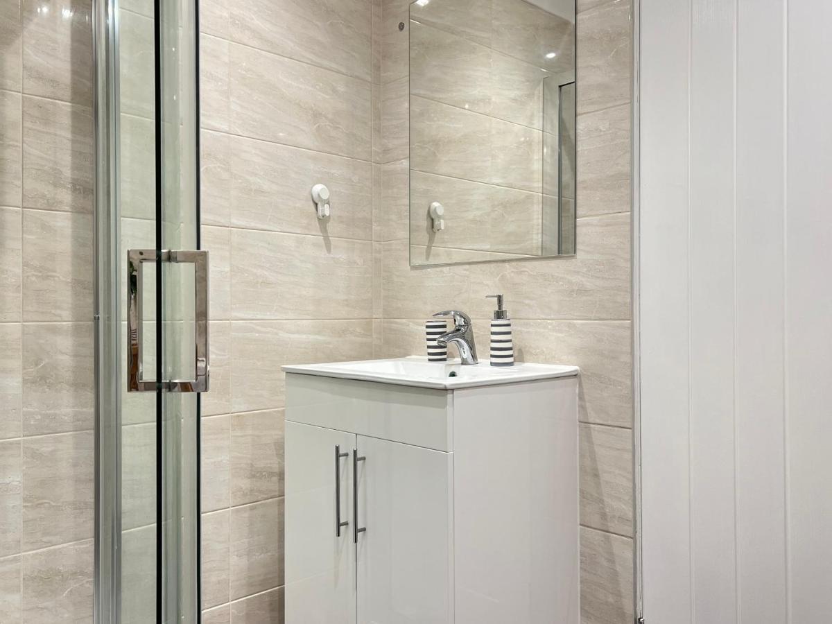 Modern 2 Bed Townhouse Just Outside City Walls With Free Private Parking York Extérieur photo
