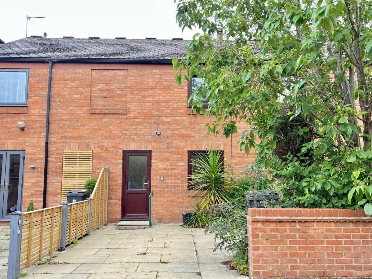 Modern 2 Bed Townhouse Just Outside City Walls With Free Private Parking York Extérieur photo