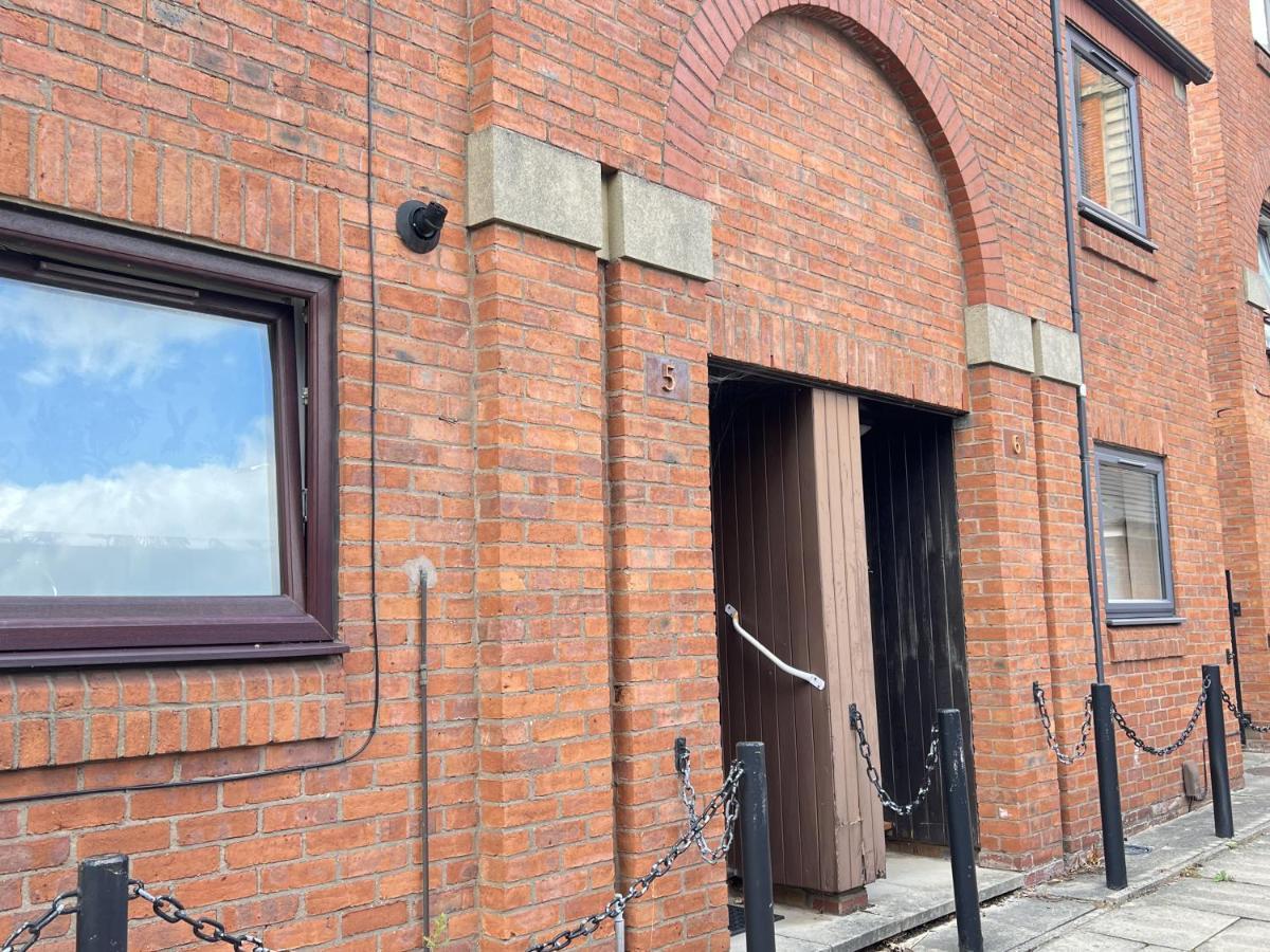 Modern 2 Bed Townhouse Just Outside City Walls With Free Private Parking York Extérieur photo